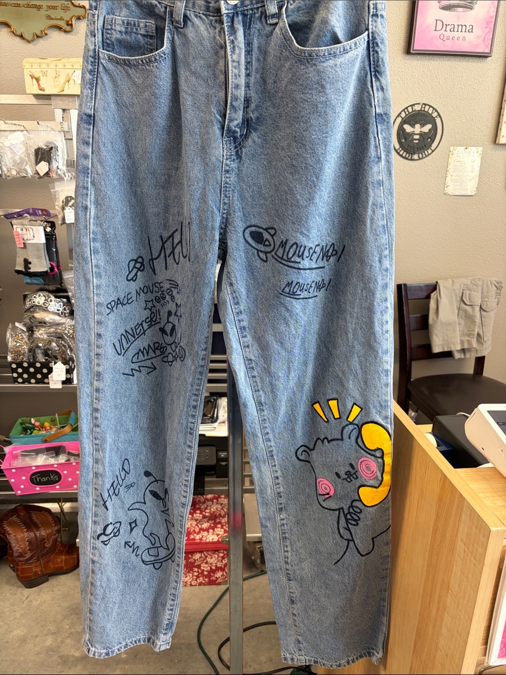 SHEIN Light Blue Straight Leg Graphic Jeans with Yellow Accent F1VJNA